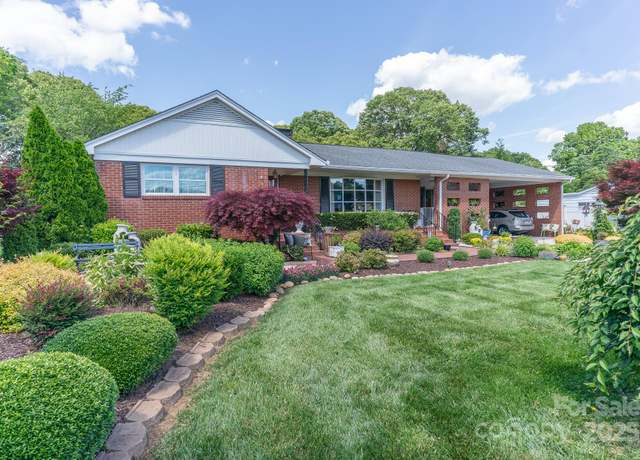 Property at 3008 Imperial Dr, Gastonia, NC 28054, 3 beds, 2.5 baths