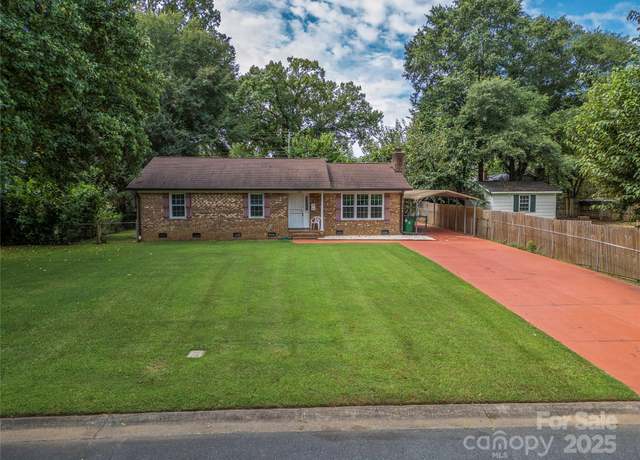 Property at 4112 Woodgreen Ter, Charlotte, NC 28205, 3 beds, 2 baths