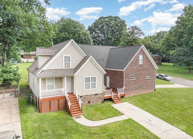 Property at 5111 Clearwater Rd, Charlotte, NC 28217, 7 beds, 4.5 baths