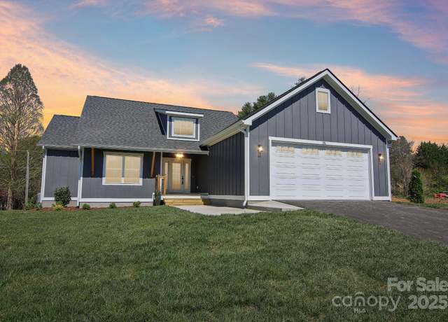 Property at 35 Haywood Park Dr, Hendersonville, NC 28791, 3 beds, 2.5 baths
