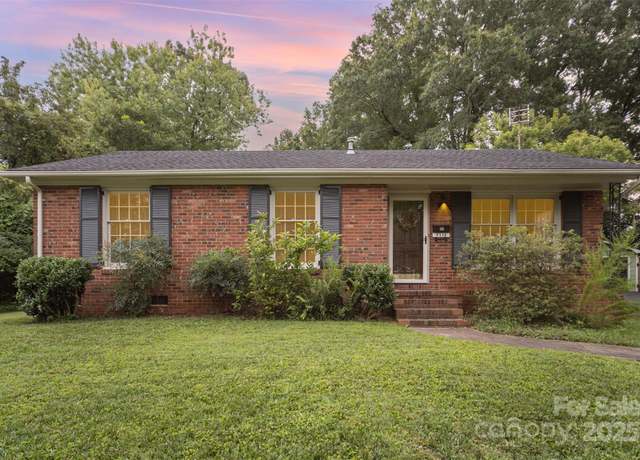 Property at 7113 Rockcliff Ct, Charlotte, NC 28210, 3 beds, 1.5 baths