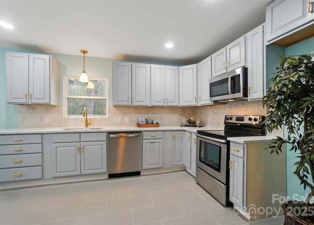 Property at 220 E Bell St #7, Statesville, NC 28677, 4 beds, 4 baths