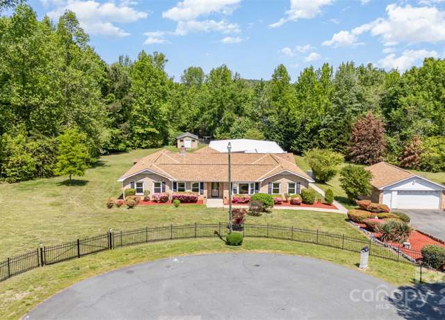 Property at 14834 Pawnee Trl, Matthews, NC 28104, 4 beds, 2 baths