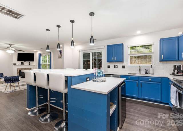 Property at 9524 Eagle Feathers Dr, Charlotte, NC 28214, 4 beds, 2.5 baths