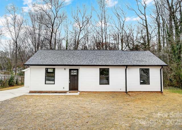 Property at 6706 Holston Ct, Charlotte, NC 28215, 4 beds, 3 baths