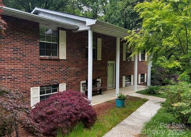 Property at 530 Burge Mountain Rd, Hendersonville, NC 28792, 3 beds, 2.5 baths