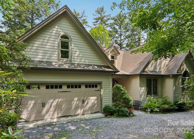 Property at 219 Hiwassee Rd, Lake Toxaway, NC 28747, 3 beds, 2 baths