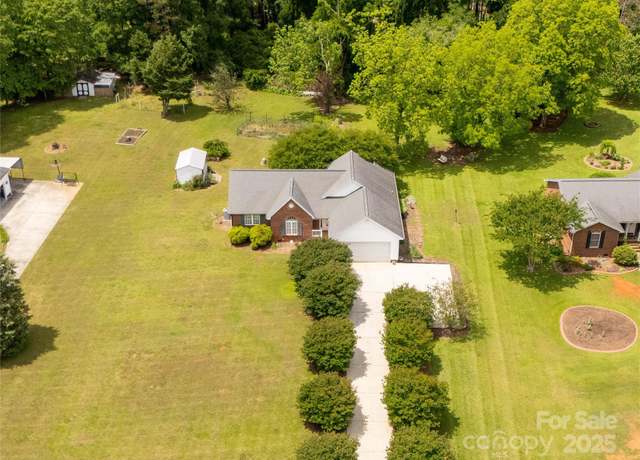 Property at 819 Riddle Mill Rd, Clover, SC 29710, 3 beds, 2 baths