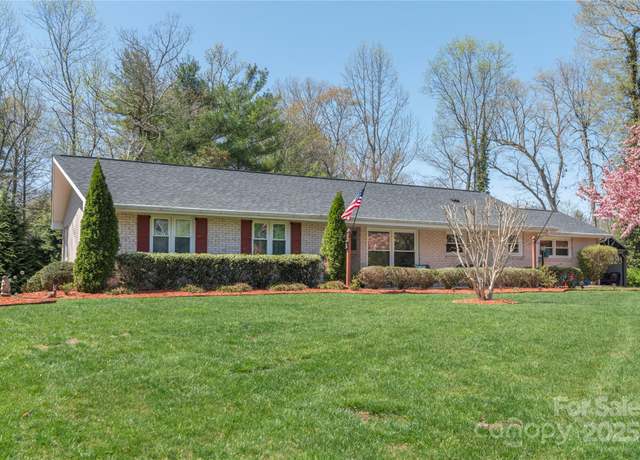 Property at 307 Tree Haven Blvd, Hendersonville, NC 28791, 3 beds, 3 baths