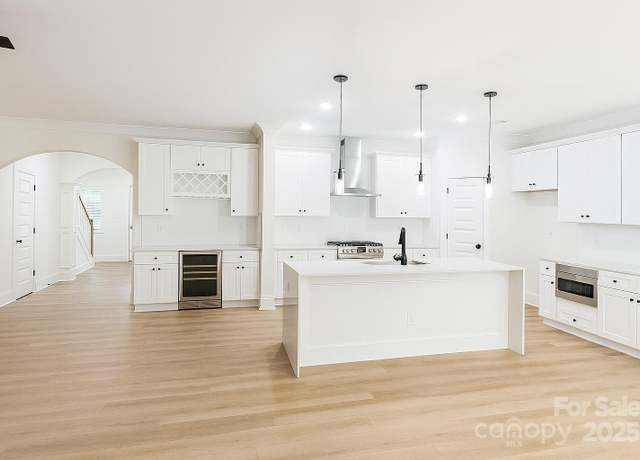 Property at 8307 Adrian Ct, Charlotte, NC 28270, 4 beds, 2.5 baths