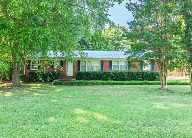 Property at 5300 Nevin Rd, Charlotte, NC 28269, 3 beds, 1.5 baths