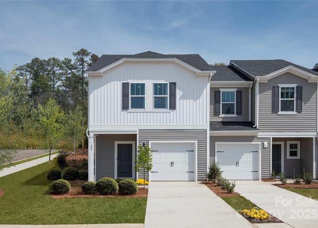 Property at 4104 Summit Woods Dr, Charlotte, NC 28216, 3 beds, 2.5 baths