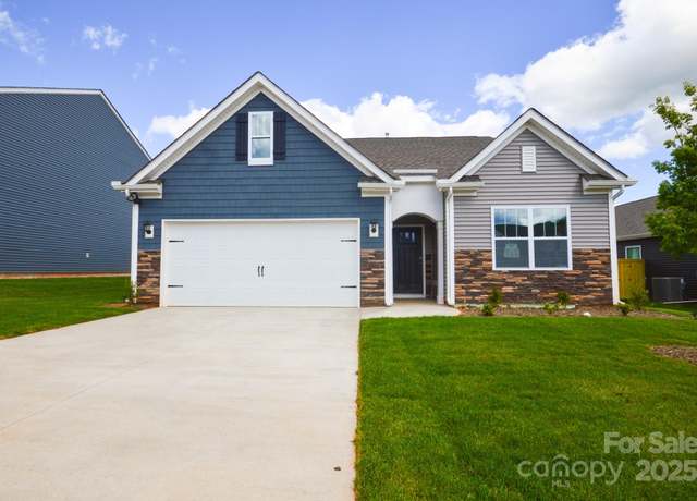 Property at 52 Woodvale Dr, Waynesville, NC 28786, 3 beds, 2 baths