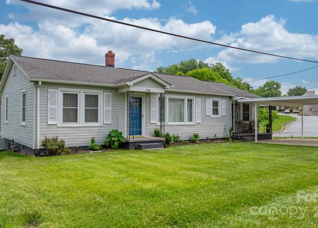 Property at 1266 18th St NE, Hickory, NC 28601, 3 beds, 2 baths