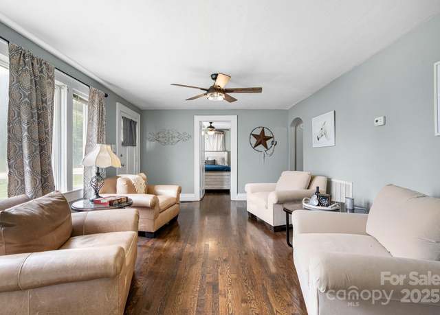 Property at 1266 18th St NE, Hickory, NC 28601, 3 beds, 2 baths