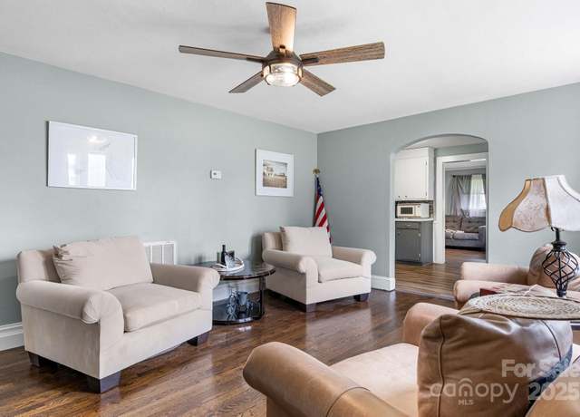 Property at 1266 18th St NE, Hickory, NC 28601, 3 beds, 2 baths