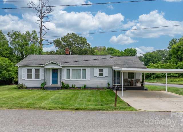 Property at 1266 18th St NE, Hickory, NC 28601, 3 beds, 2 baths