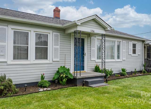 Property at 1266 18th St NE, Hickory, NC 28601, 3 beds, 2 baths
