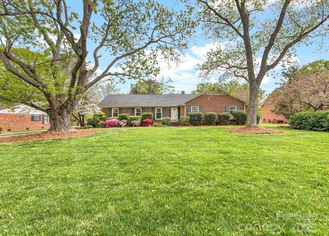 Property at 512 Holiday Rd, Gastonia, NC 28054, 3 beds, 2.5 baths