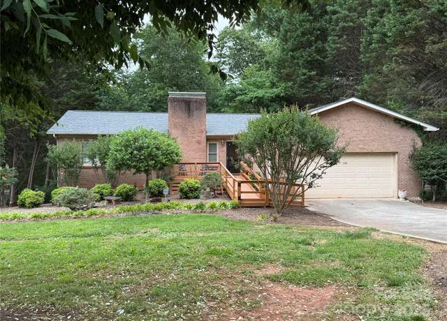 Property at 5198 Wright Dr, Hickory, NC 28602, 3 beds, 2 baths