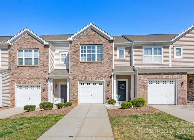 Property at 4528 Craigmoss Ln, Charlotte, NC 28278, 3 beds, 2.5 baths