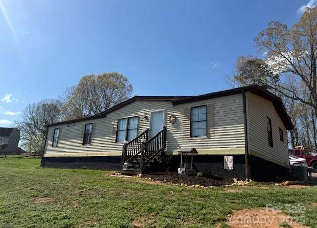 Property at 5061 Windy Woods Rd, Morganton, NC 28655, 3 beds, 2 baths