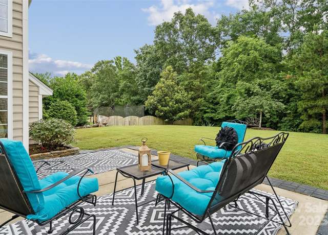 Property at 5046 Cressingham Dr, Fort Mill, SC 29707, 5 beds, 4 baths