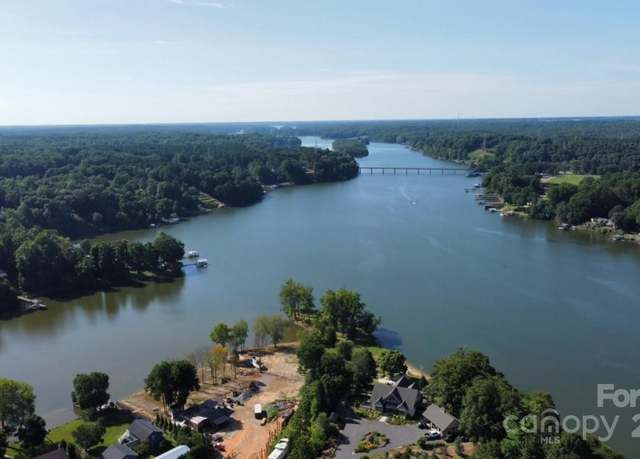 Property at 182 Canal Dr #16, Statesville, NC 28677, 4 beds, 2.5 baths