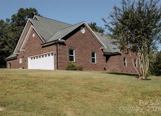 Property at 182 Canal Dr #16, Statesville, NC 28677, 4 beds, 2.5 baths