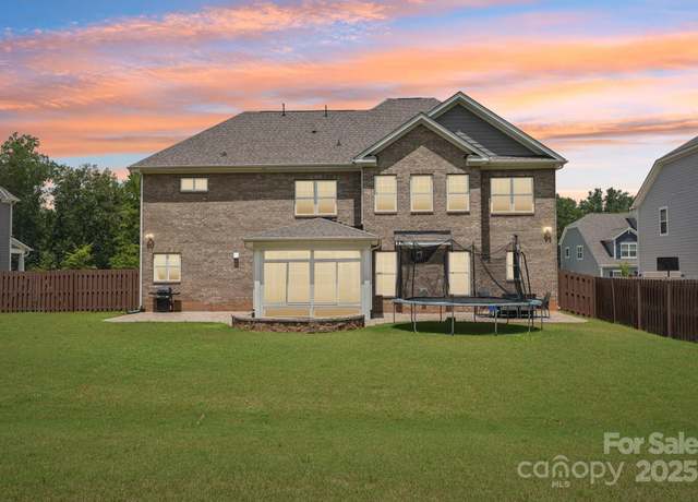 Property at 809 Brown Creek Dr, Matthews, NC 28104, 5 beds, 5.5 baths