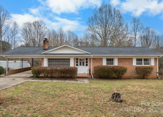 Property at 925 37th St SW, Hickory, NC 28602, 3 beds, 1.5 baths