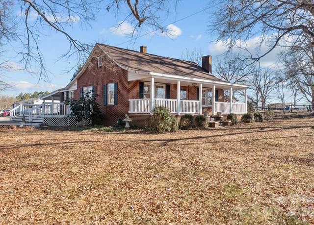 Property at 2614 S US 321 Hwy, Newton, NC 28658, 2 beds, 1 bath