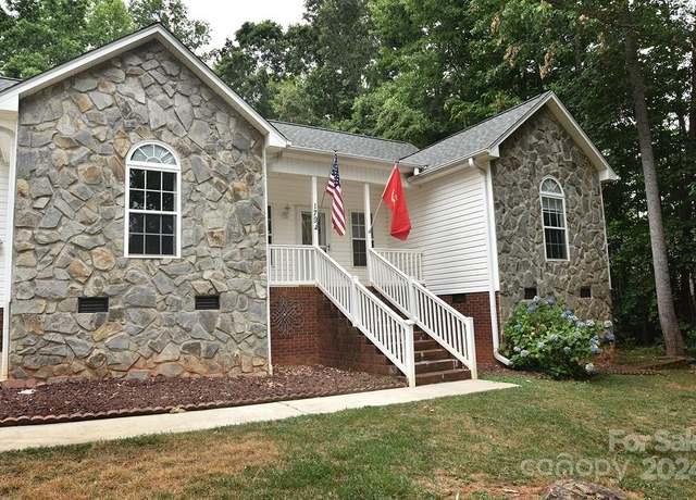 Property at 179 N Hazelwood Dr, Mocksville, NC 27028, 3 beds, 2.5 baths