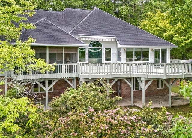 Property at 4471 Cove Loop Rd, Hendersonville, NC 28739, 4 beds, 3 baths