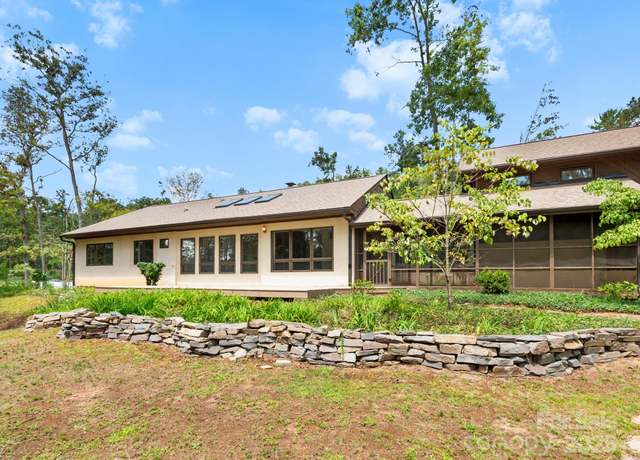 Property at 31 W Black Oak Dr, Asheville, NC 28804, 4 beds, 3.5 baths