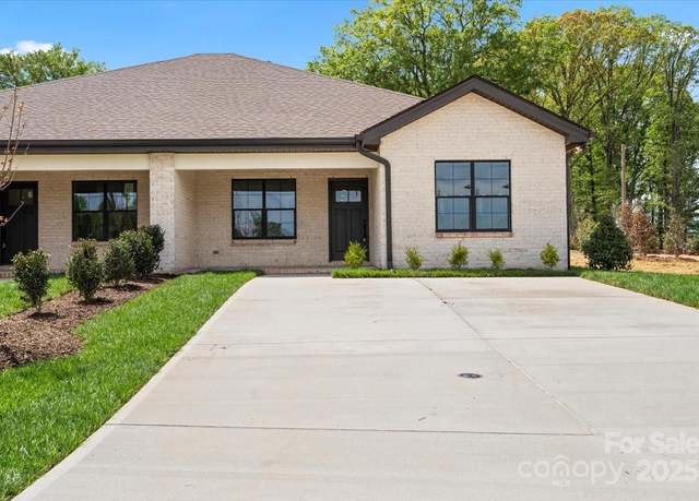Property at 2429 Ellen Ave, Charlotte, NC 28208, 3 beds, 2 baths