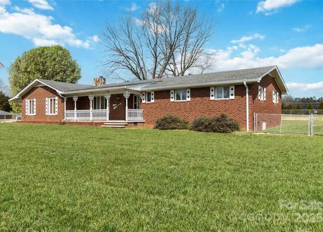 Property at 5643 Twinkle Dr, Concord, NC 28025, 3 beds, 2 baths