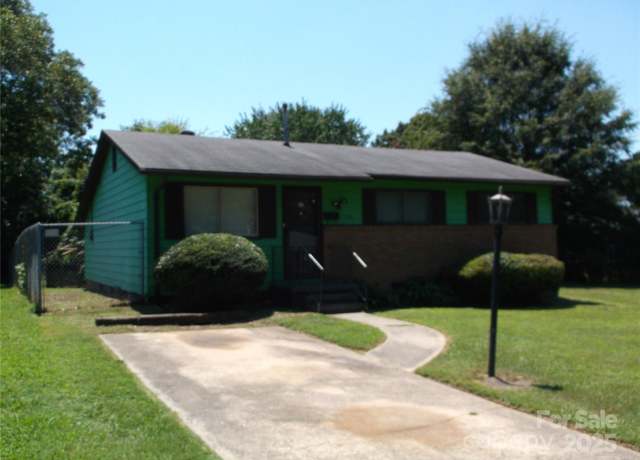 Property at 2516 Abelwood Rd, Charlotte, NC 28216, 3 beds, 1 bath