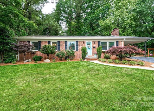 Property at 1571 10th Street Pl NW, Hickory, NC 28601, 3 beds, 1.5 baths