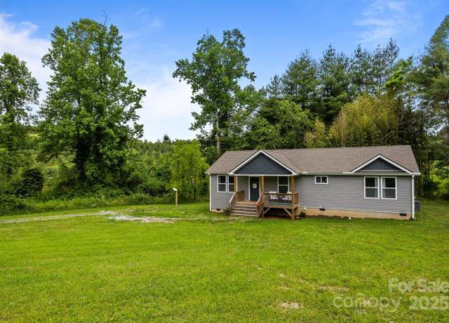 Property at 458 Summer Rd, Hendersonville, NC 28792, 3 beds, 2 baths