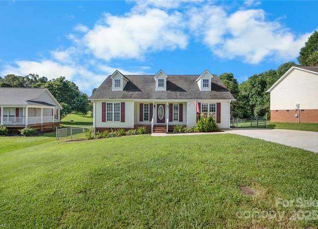 Property at 206 Bell Dr, Thomasville, NC 27360, 3 beds, 2 baths