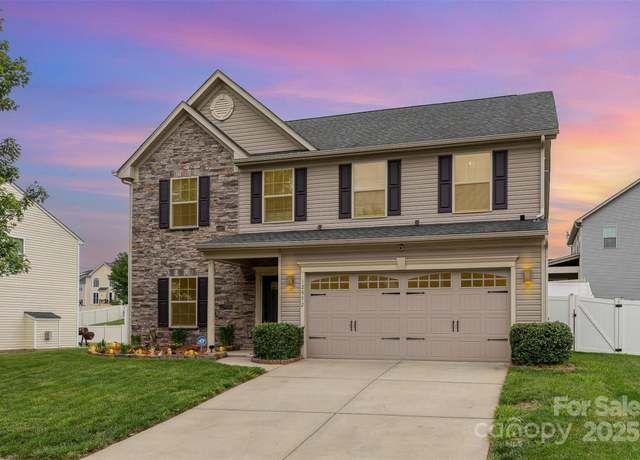 Property at 12822 Plumleaf Dr, Charlotte, NC 28213, 4 beds, 2.5 baths