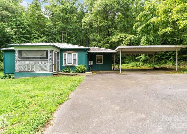 Property at 3325 Deerbrook Rd, Lenoir, NC 28645, 3 beds, 1 bath