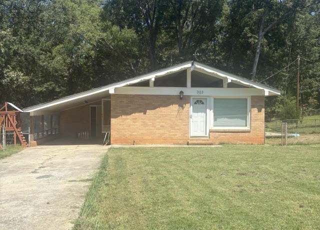 Property at 303 E Tennessee Ave, Bessemer City, NC 28016, 3 beds, 1 bath