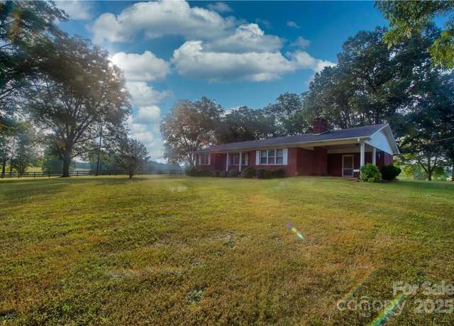 Property at 2083 Collinsville Rd, Columbus, NC 28722, 3 beds, 2 baths