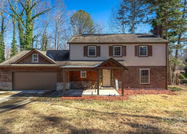 Property at 4 Beechwood Lakes Dr, Hendersonville, NC 28792, 3 beds, 2.5 baths