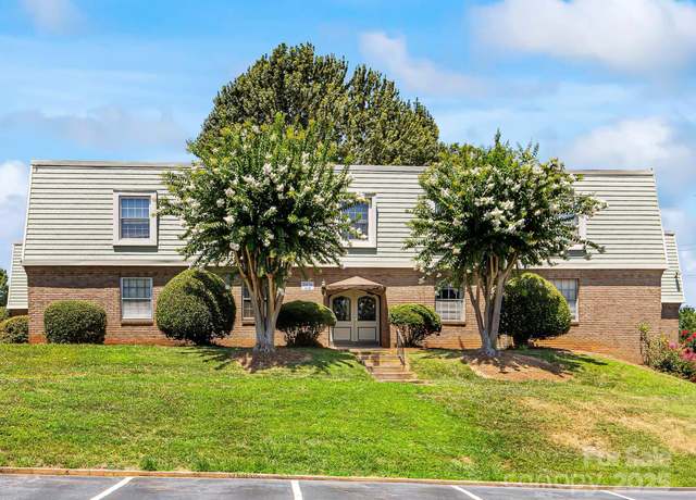 Property at 2616 Park Rd Unit B, Charlotte, NC 28209, 2 beds, 1.5 baths