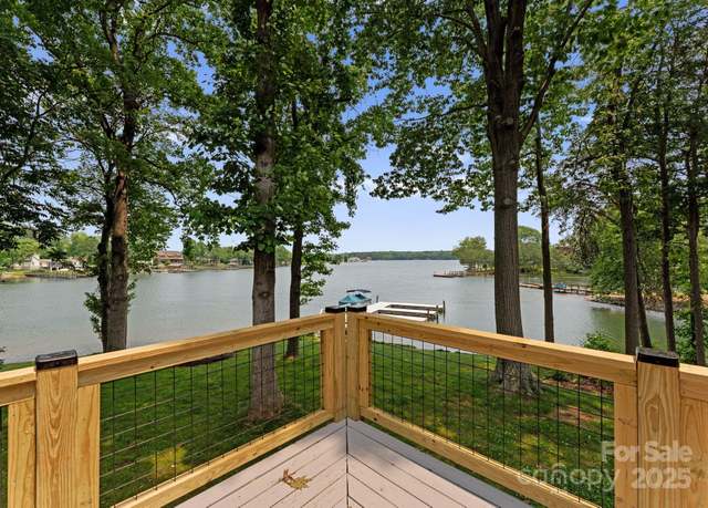 Property at 5075 Lakeview Cir, Sherrills Ford, NC 28673, 3 beds, 3.5 baths