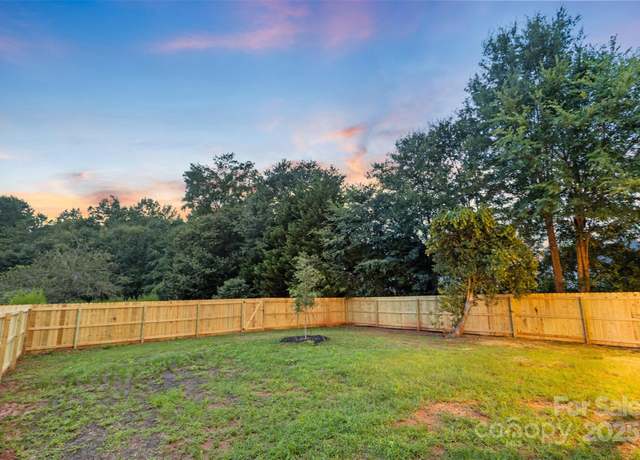 Property at 9503 Weston Woods Ln, Charlotte, NC 28216, 4 beds, 2.5 baths