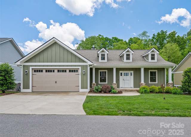 Property at 127 Olde Oak Way, Hendersonville, NC 28792, 3 beds, 2 baths